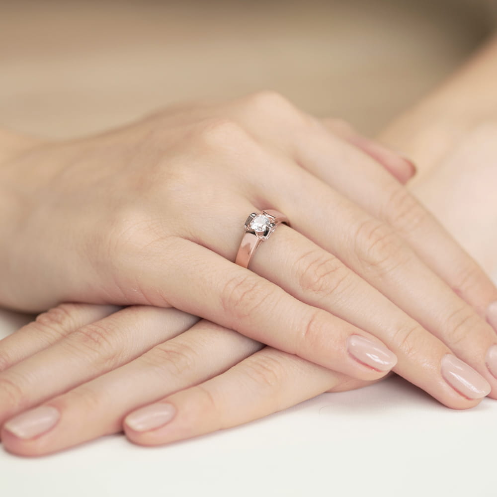 Auksinis Žiedas Su Deimantu