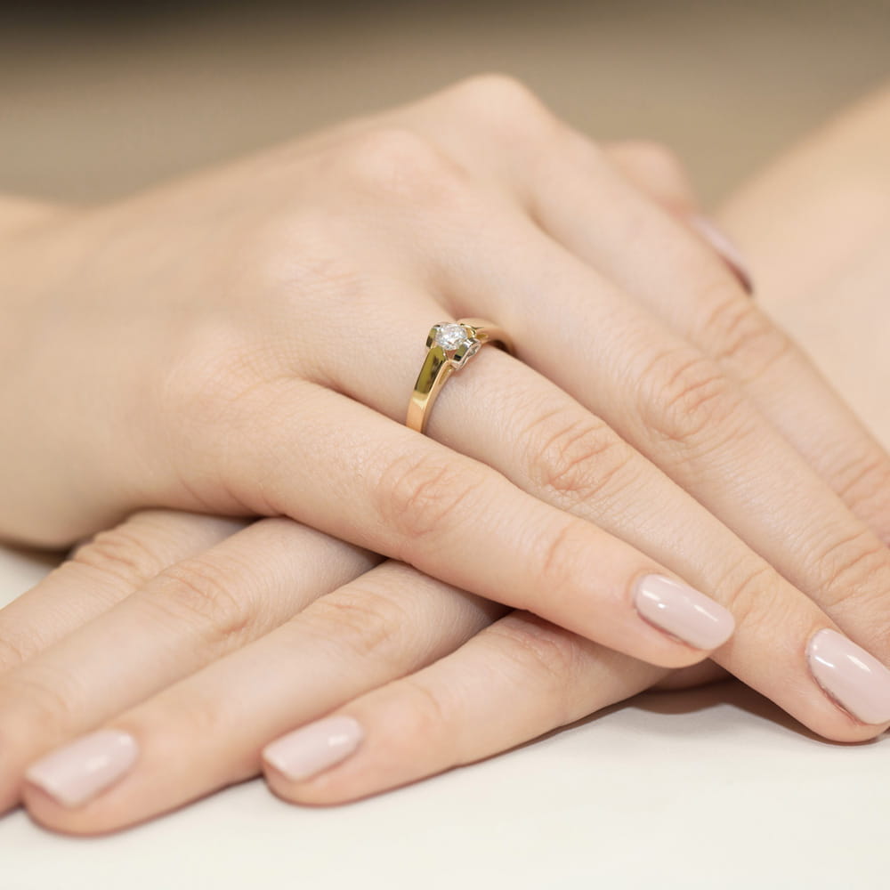 Auksinis Žiedas Su Deimantu