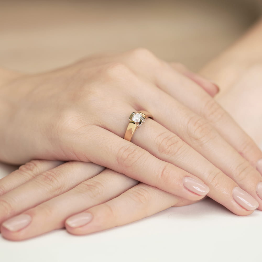 Auksinis Žiedas Su Deimantu