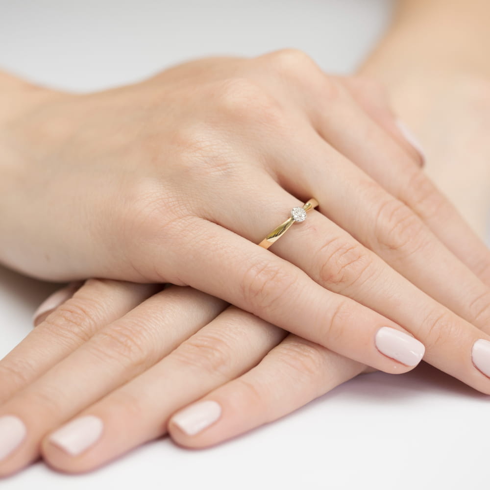 Auksinis Žiedas Su Deimantu