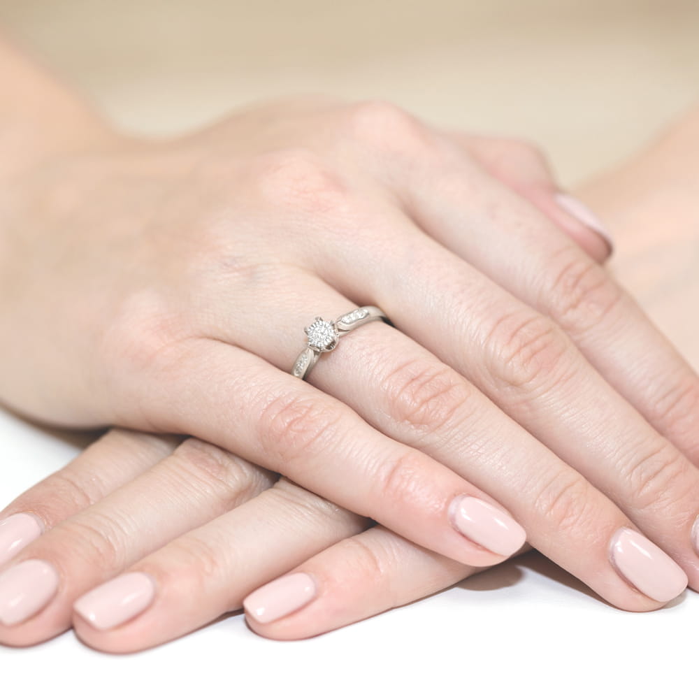 Auksinis Žiedas Su Deimantais