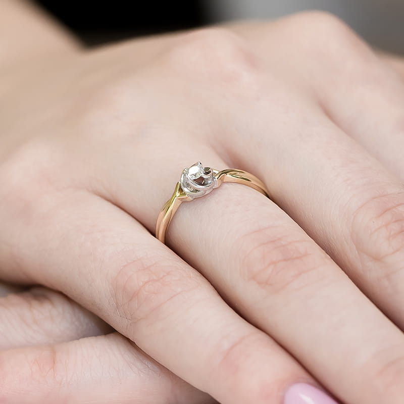 Auksinis Žiedas Su Deimantu