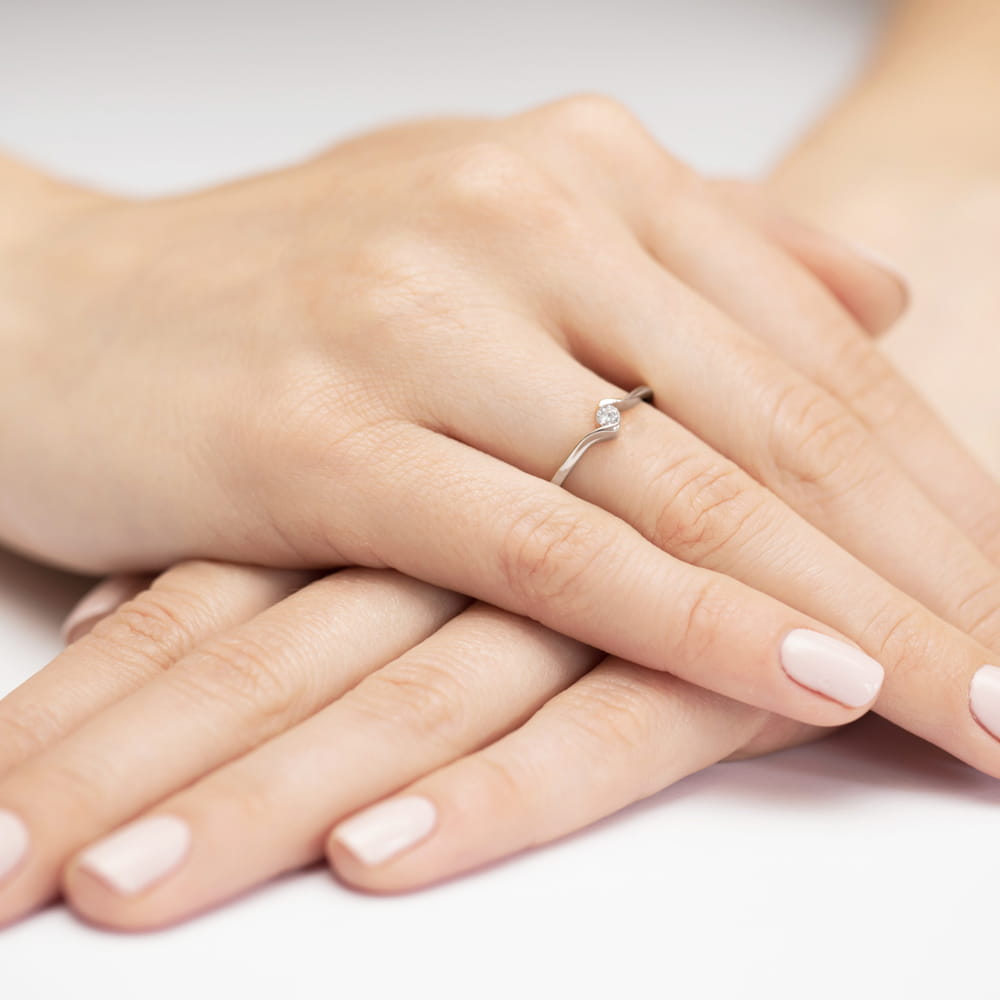 Auksinis Žiedas Su Deimantu