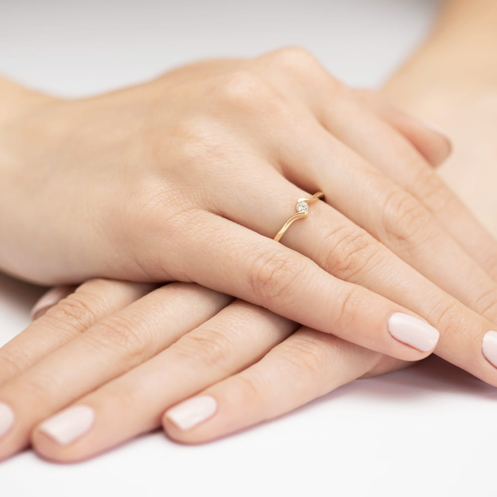 Auksinis Žiedas Su Deimantu