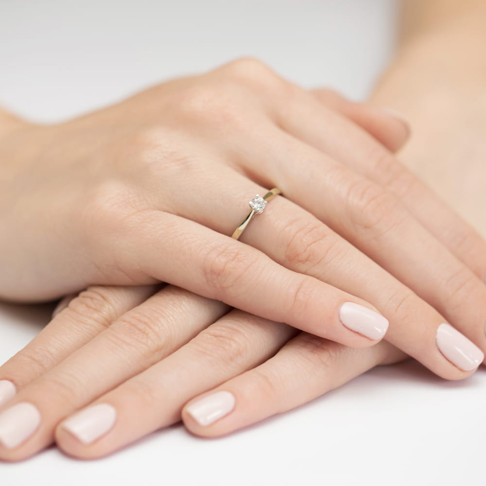 Auksinis Žiedas Su Deimantu