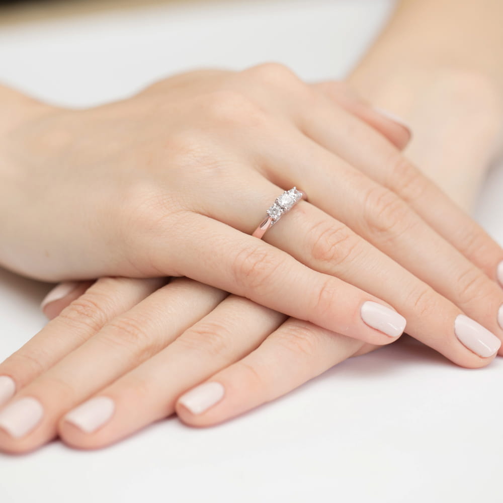 Auksinis Žiedas Su Deimantais