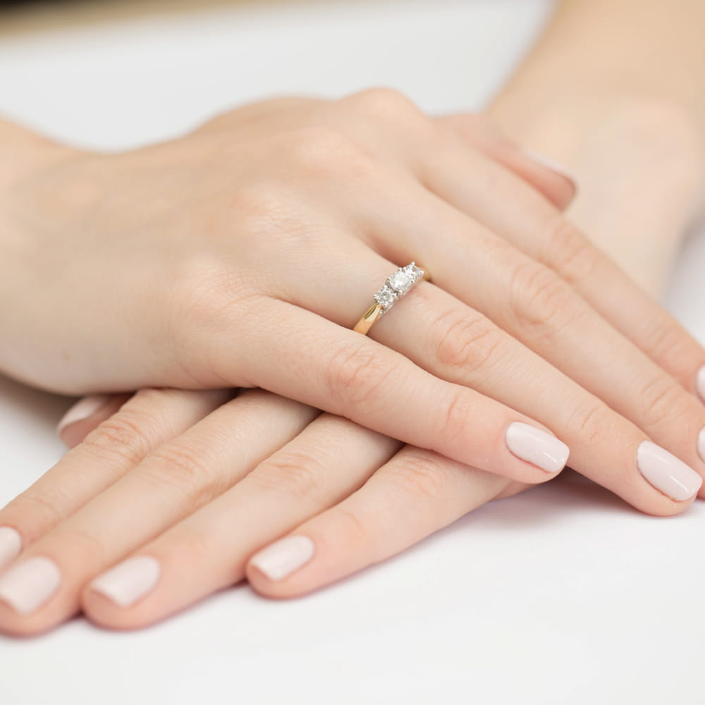 Auksinis Žiedas Su Deimantais