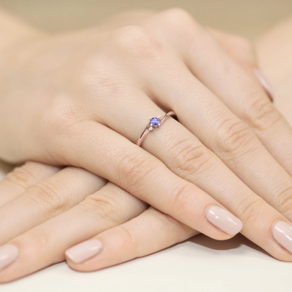 Gold Ring With Tanzanite And Diamonds