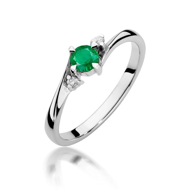 Gold Ring With Emerald And Diamonds