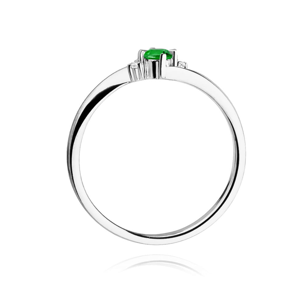 Gold Ring With Emerald And Diamonds