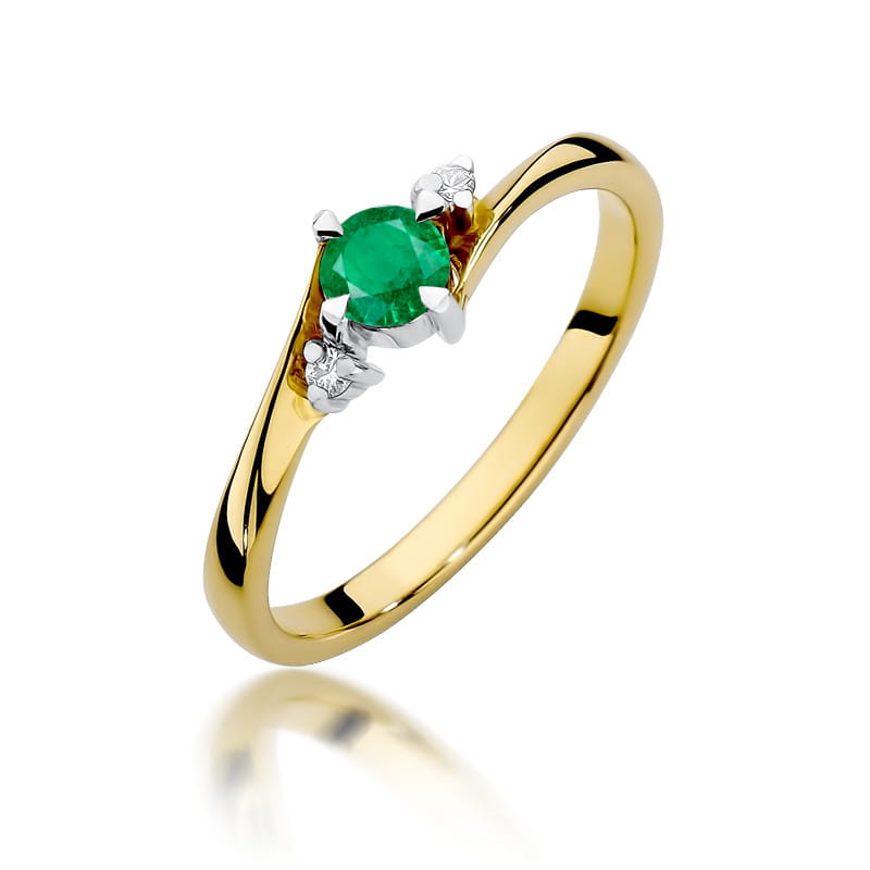 Gold Ring With Emerald And Diamonds