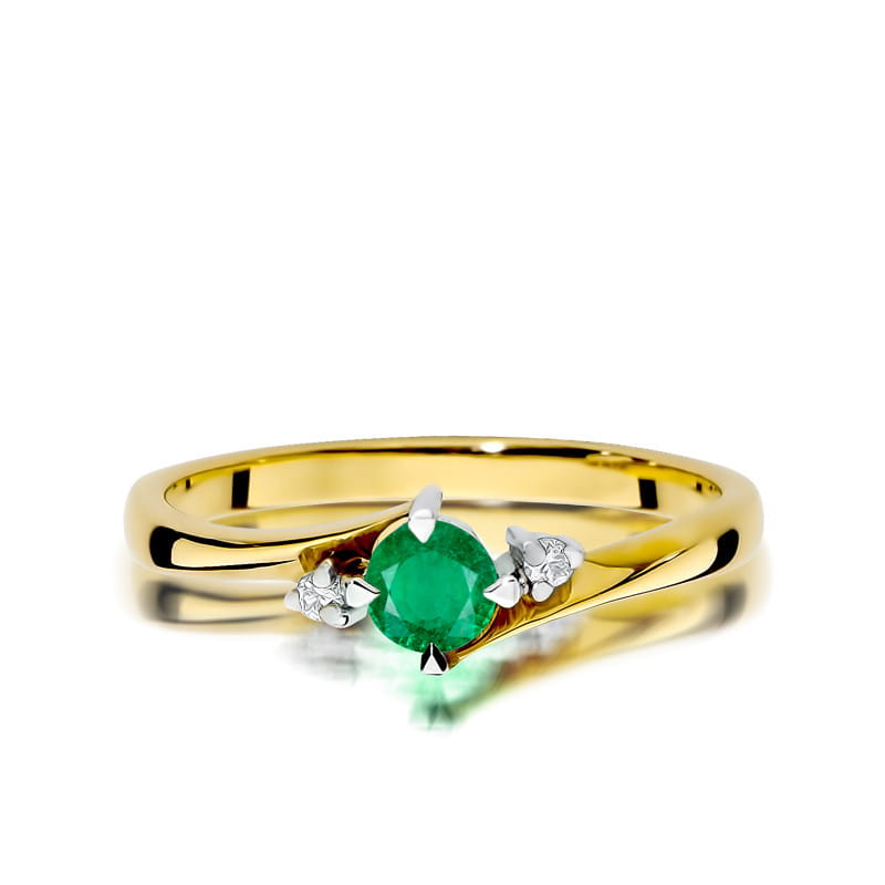 Gold Ring With Emerald And Diamonds