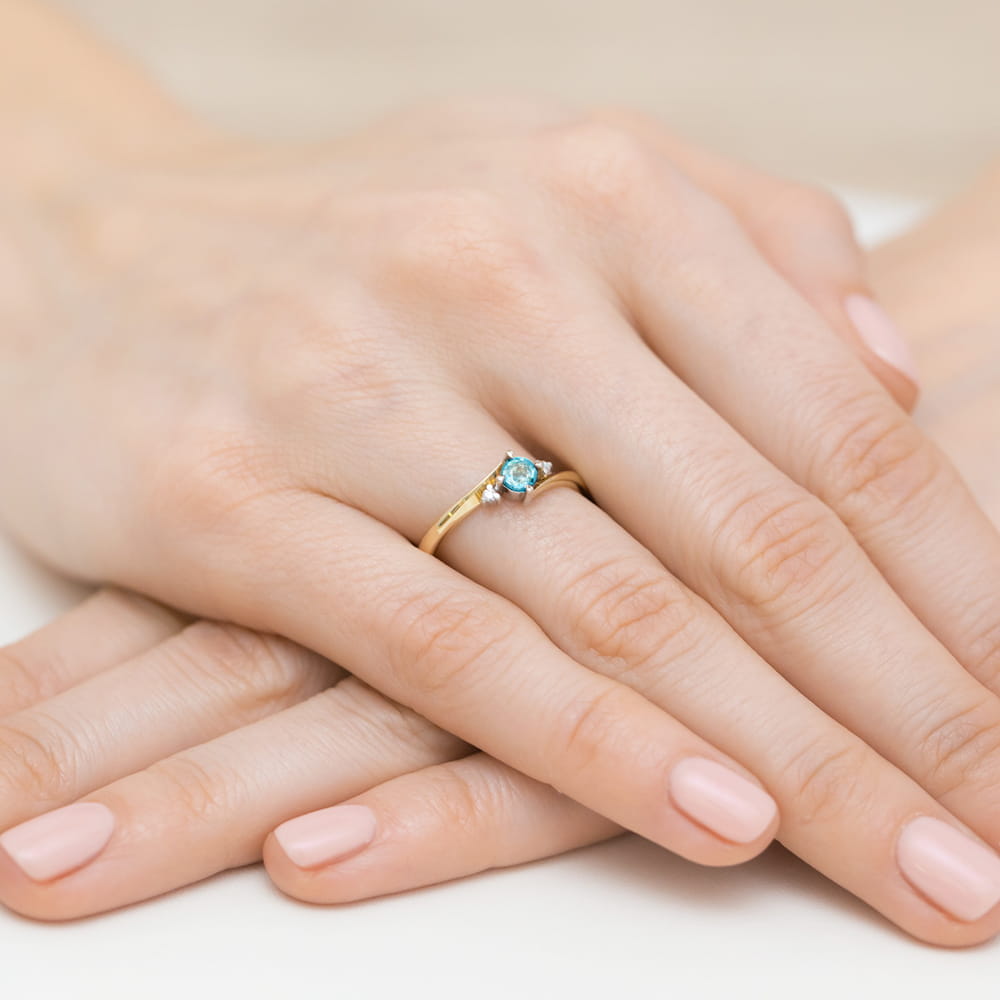 Auksinis Žiedas Su Topazu Ir Deimantais