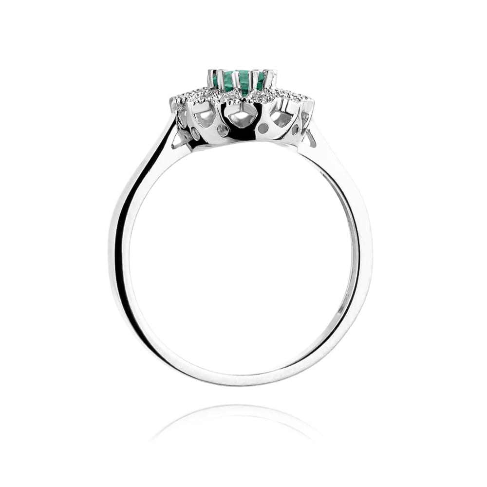 Gold Ring With Emerald And Diamonds