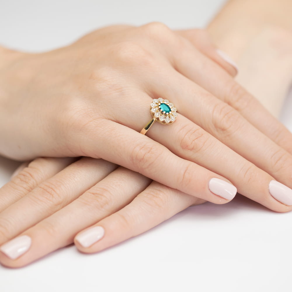 Gold Ring With Emerald And Diamonds
