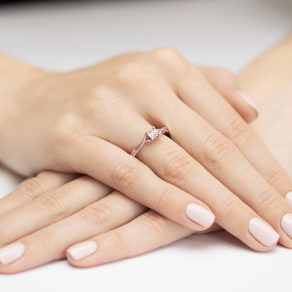 Auksinis Žiedas Su Deimantu