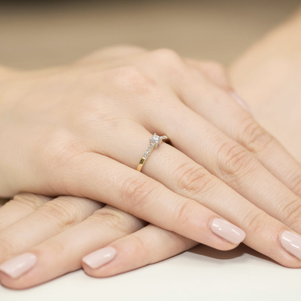 Auksinis Žiedas Su Deimantais