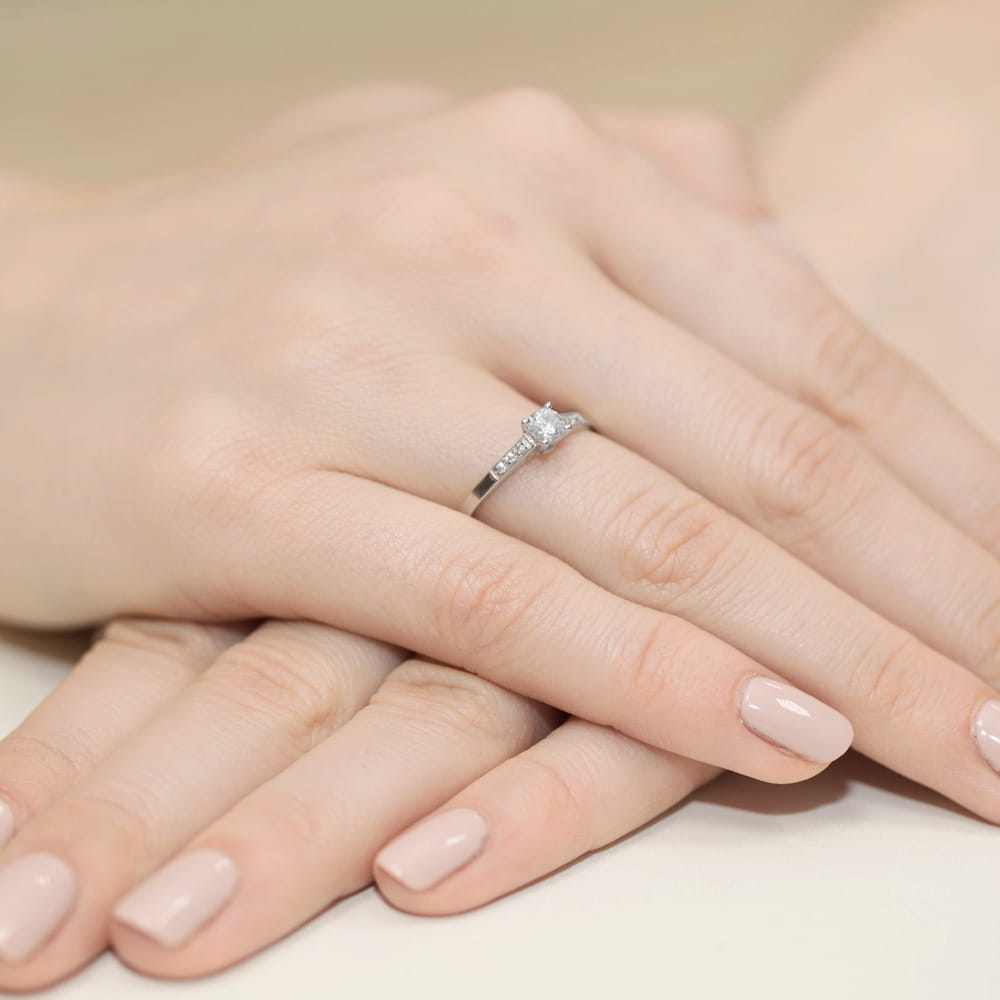 Auksinis Žiedas Su Deimantais