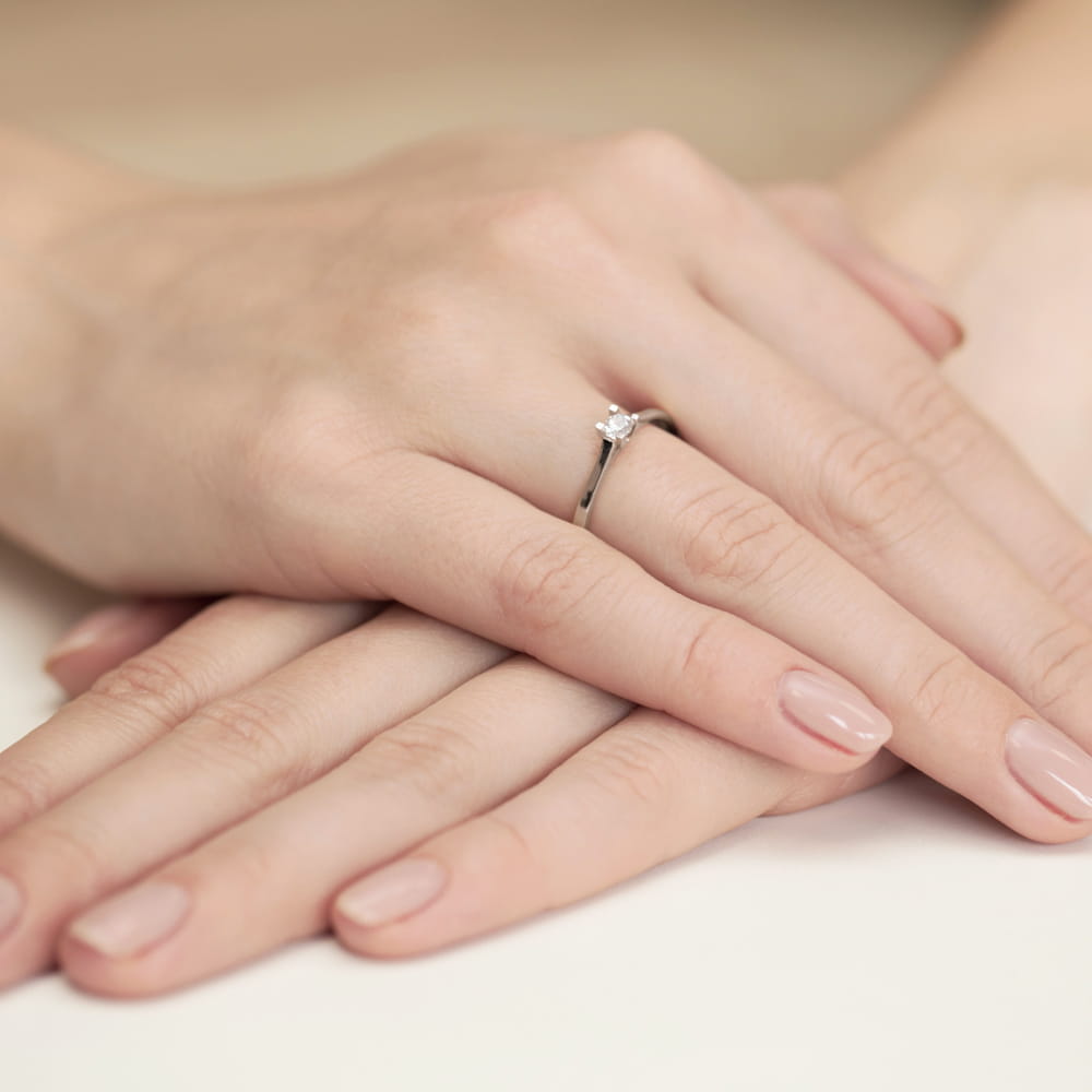 Auksinis Žiedas Su Deimantu