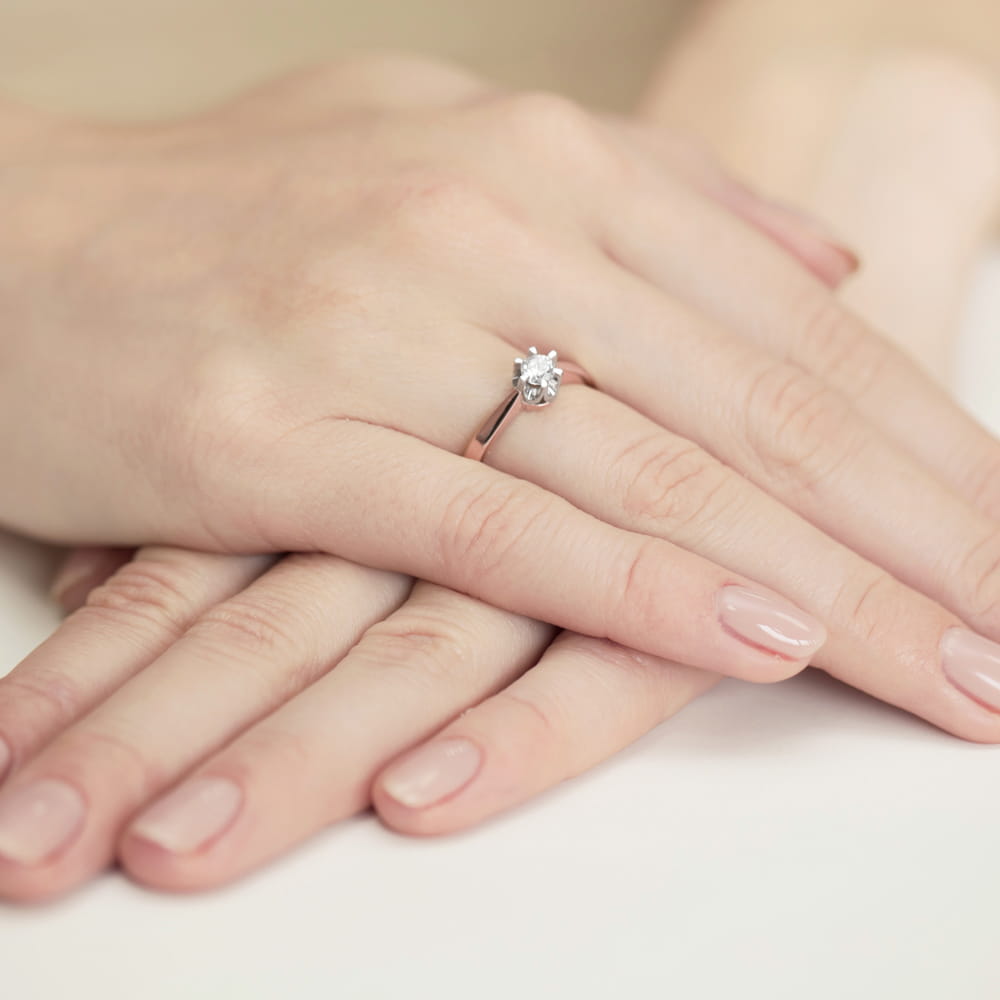 Auksinis Žiedas Su Deimantu