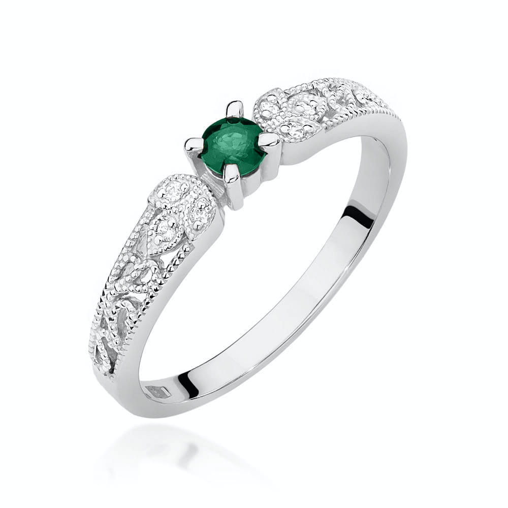 Gold Ring With Emerald And Diamonds