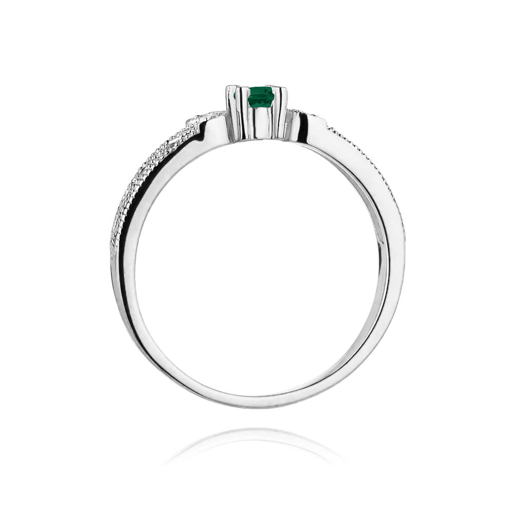 Gold Ring With Emerald And Diamonds