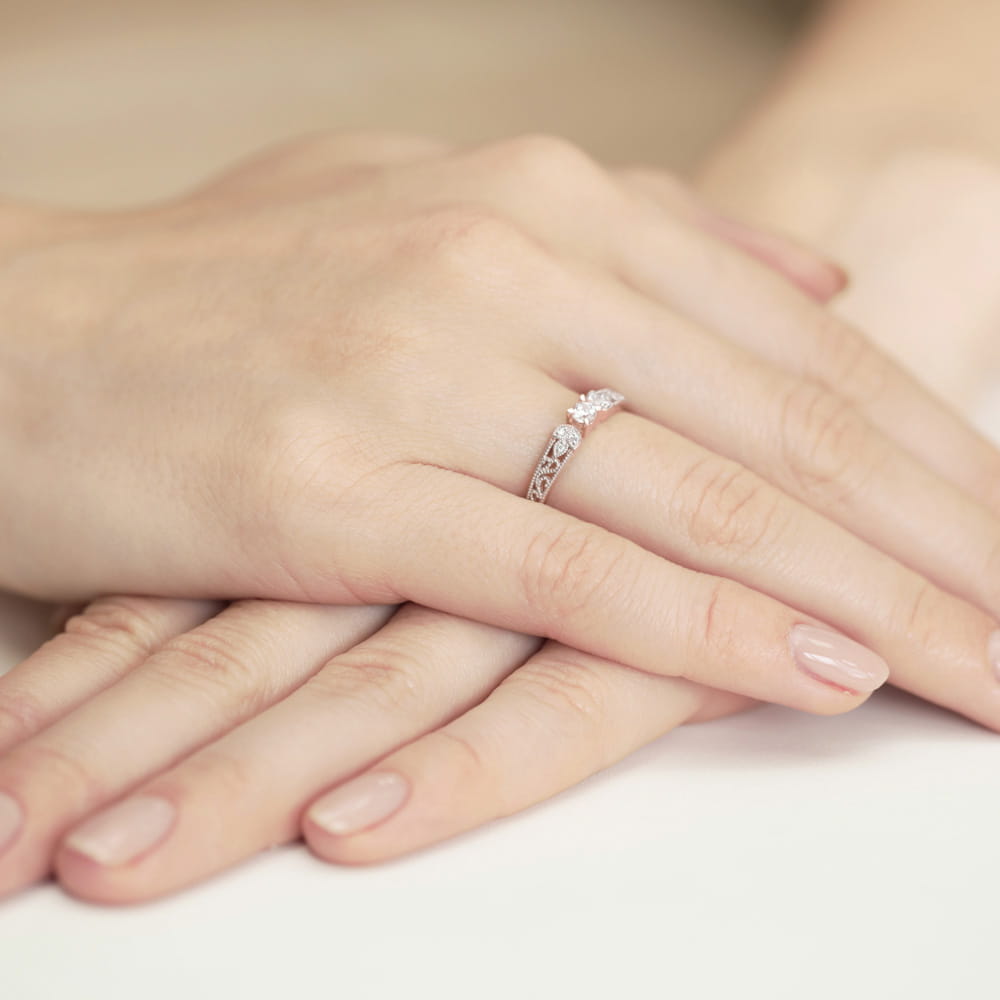 Auksinis Žiedas Su Deimantais