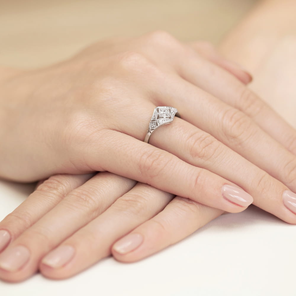 Auksinis Žiedas Su Deimantais