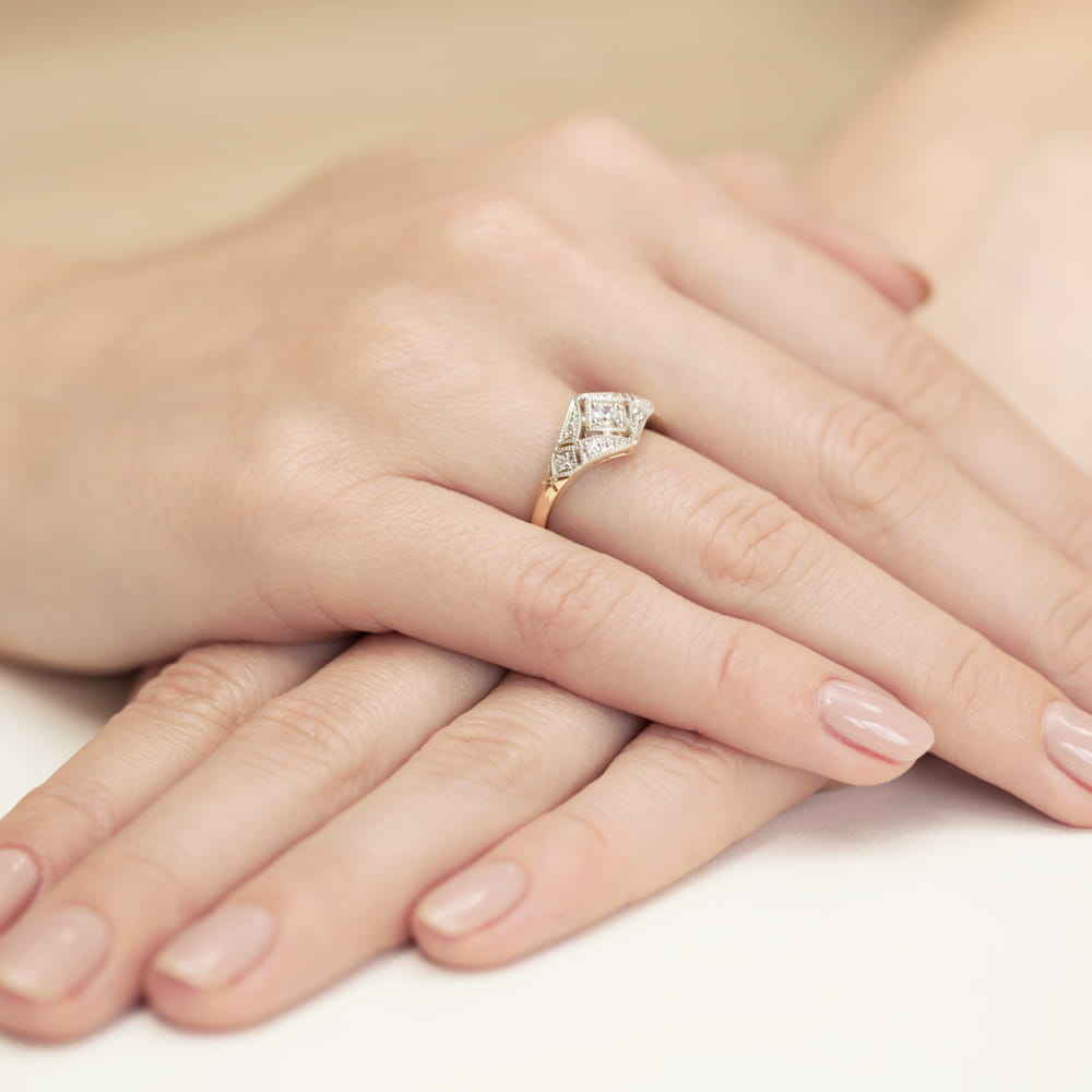 Auksinis Žiedas Su Deimantais