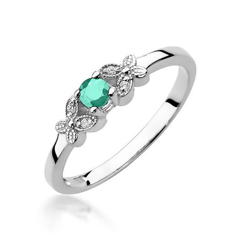 Gold Ring With Emerald And Diamonds