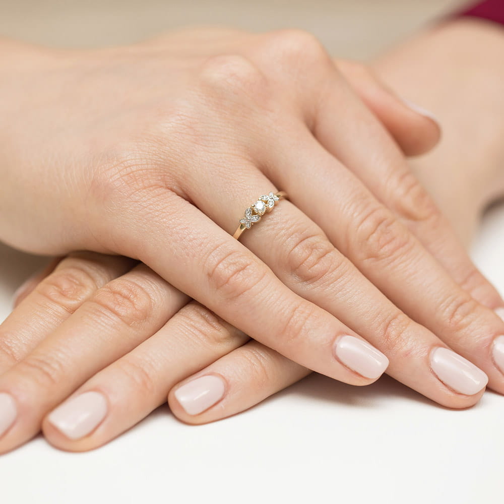 Auksinis Žiedas Su Deimantais