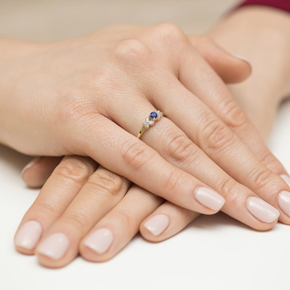 Gold Ring With Sapphire And Diamonds