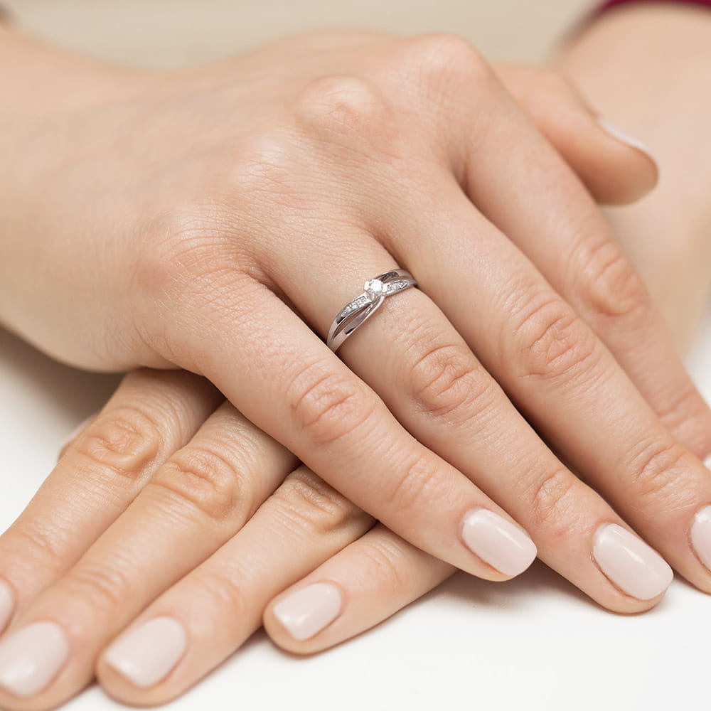 Auksinis Žiedas Su Deimantais