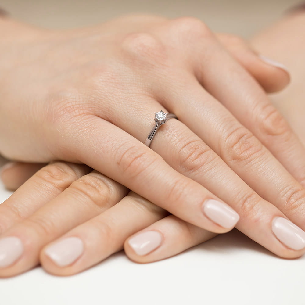 Auksinis Žiedas Su Deimantu