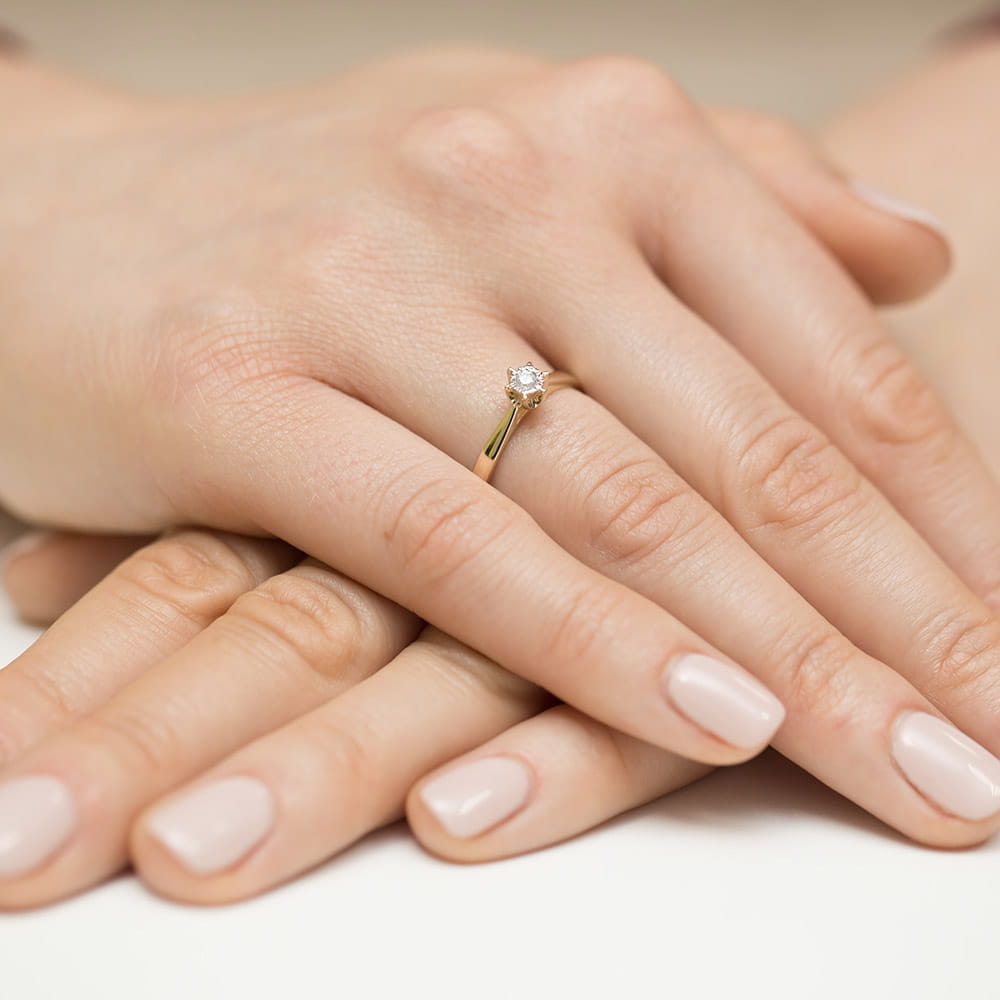 Auksinis Žiedas Su Deimantu