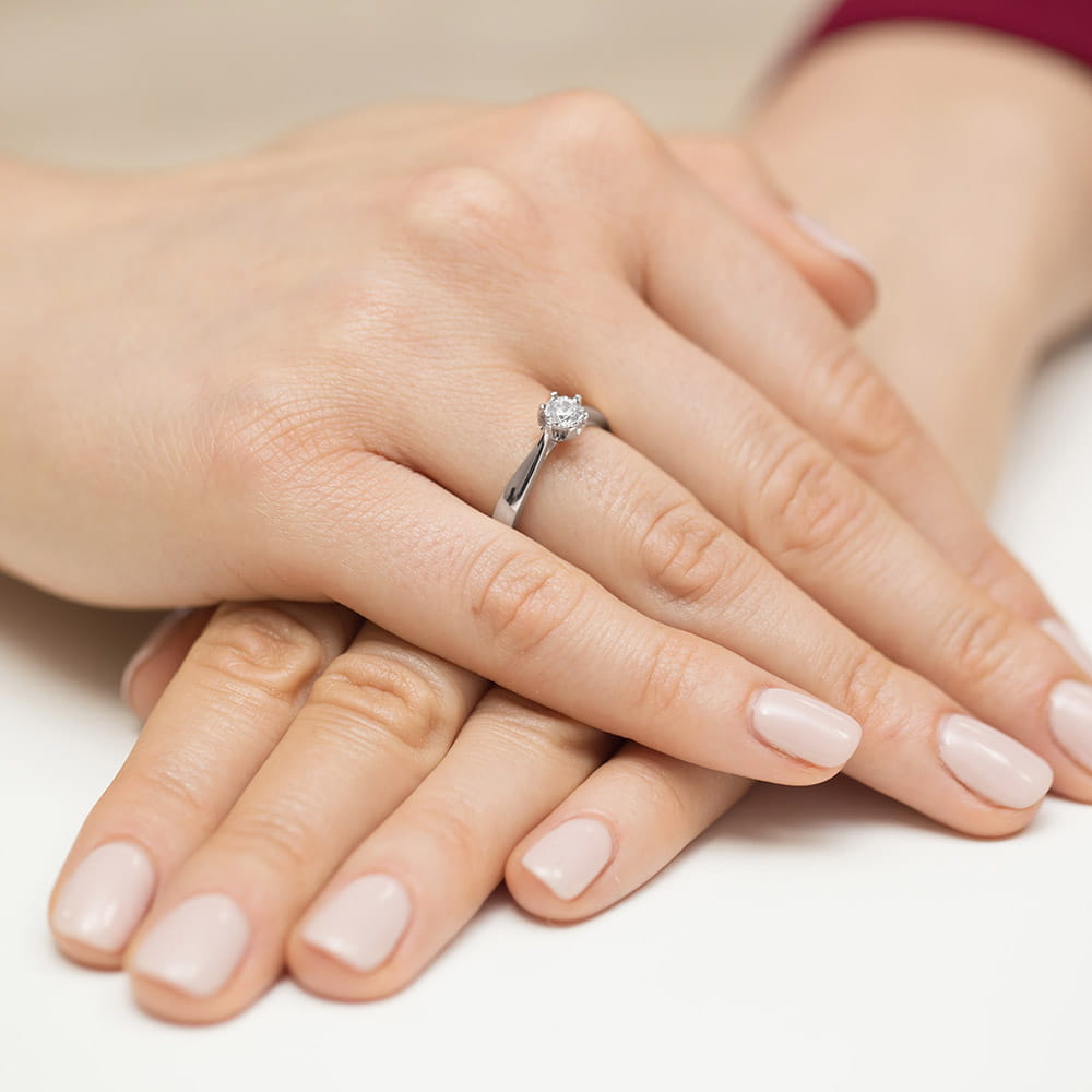 Auksinis Žiedas Su Deimantu