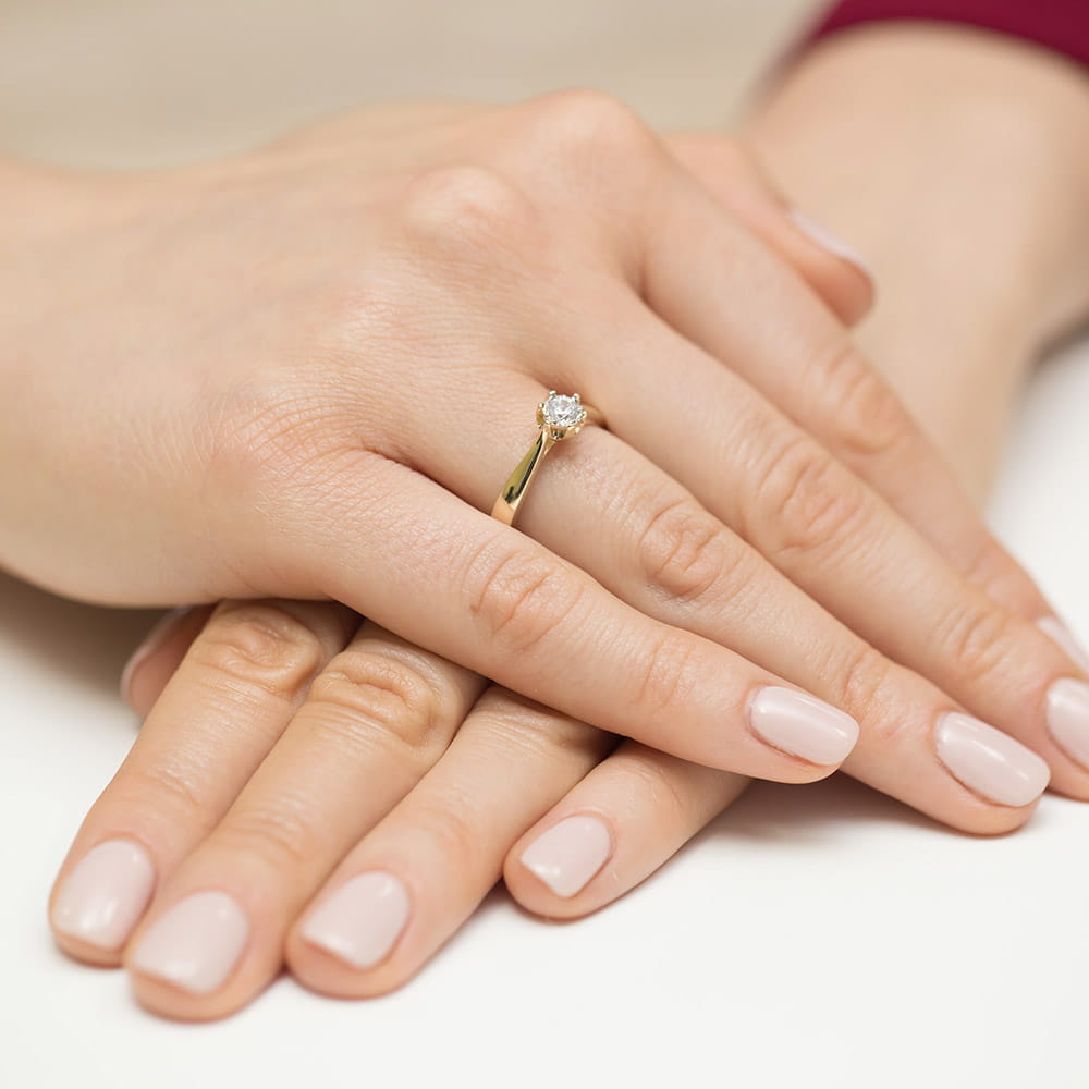 Auksinis Žiedas Su Deimantu