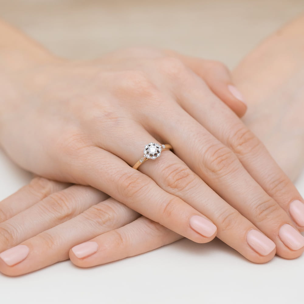 Auksinis Žiedas Su Deimantais