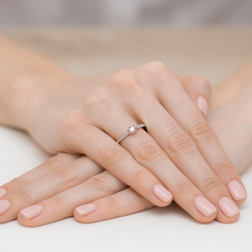 Auksinis Žiedas Su Deimantais