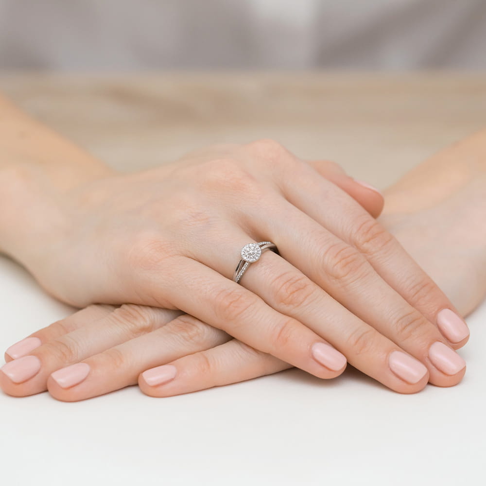 Auksinis Žiedas Su Deimantais