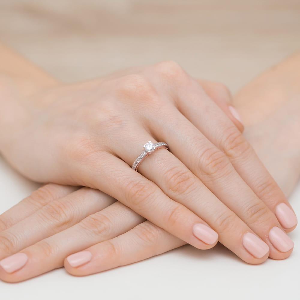 Auksinis Žiedas Su Deimantais