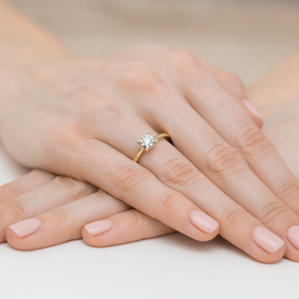 Auksinis Žiedas Su Deimantu