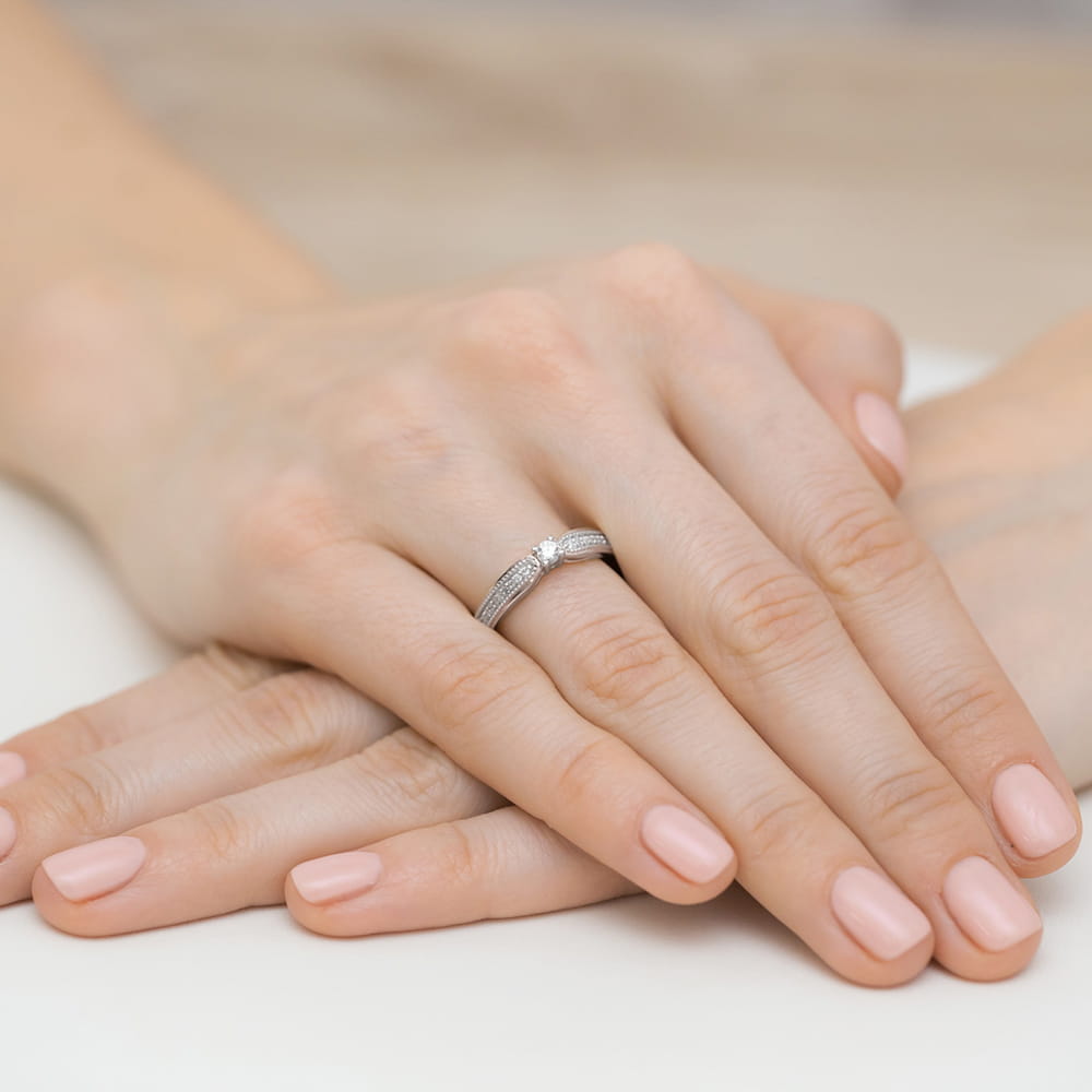 Auksinis Žiedas Su Deimantais