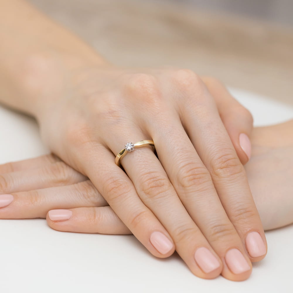 Auksinis Žiedas Su Deimantu