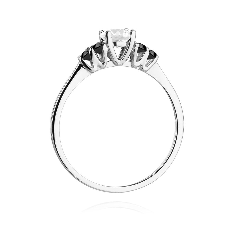 Auksinis Žiedas Su Baltu Safyru Ir Juodais Deimantais