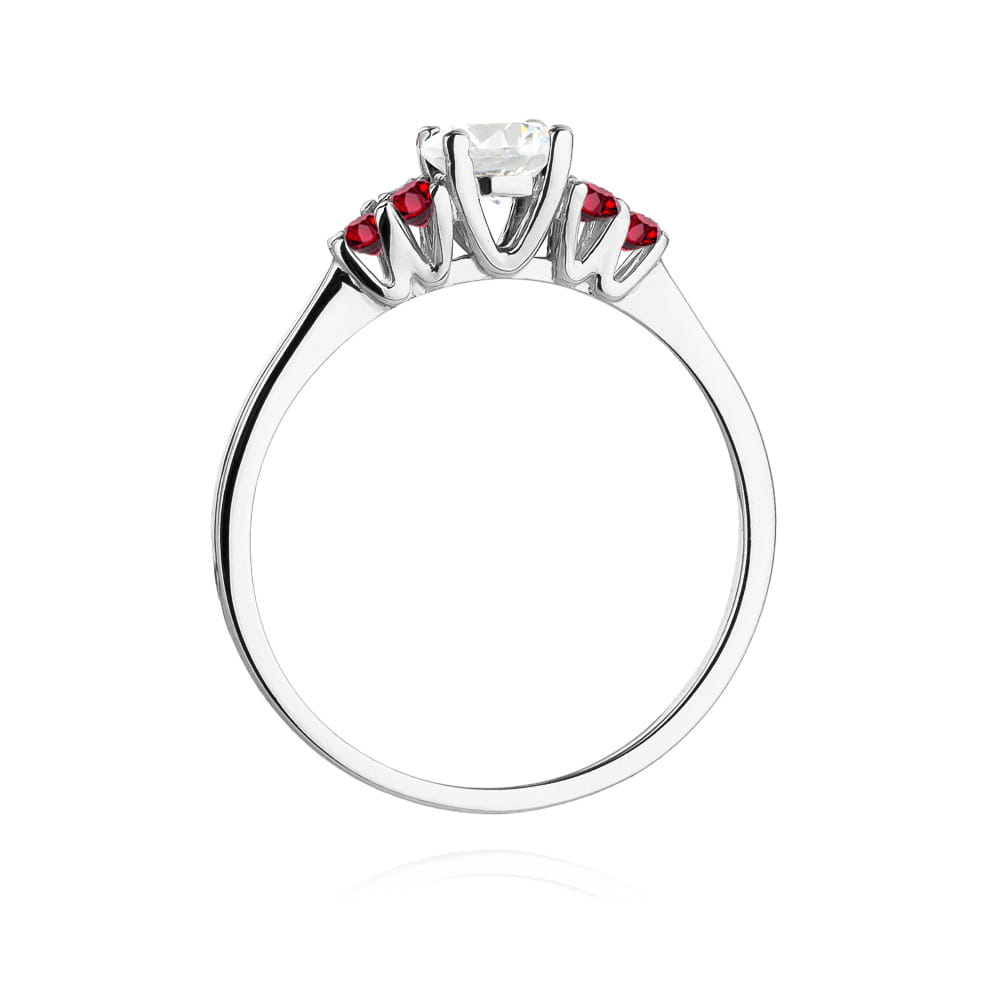 Auksinis Žiedas Su Baltu Safyru Ir Rubinais