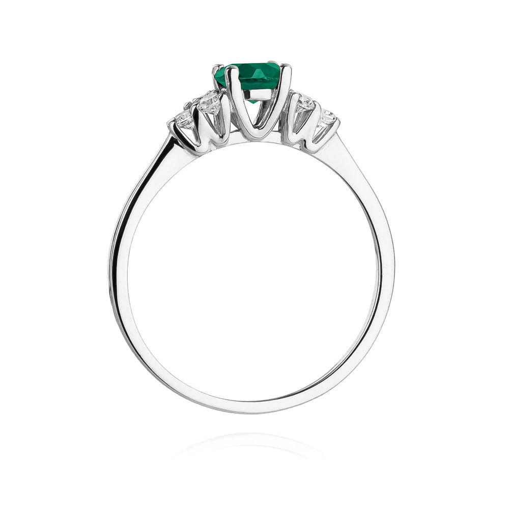 Gold Ring With Emerald And Diamonds