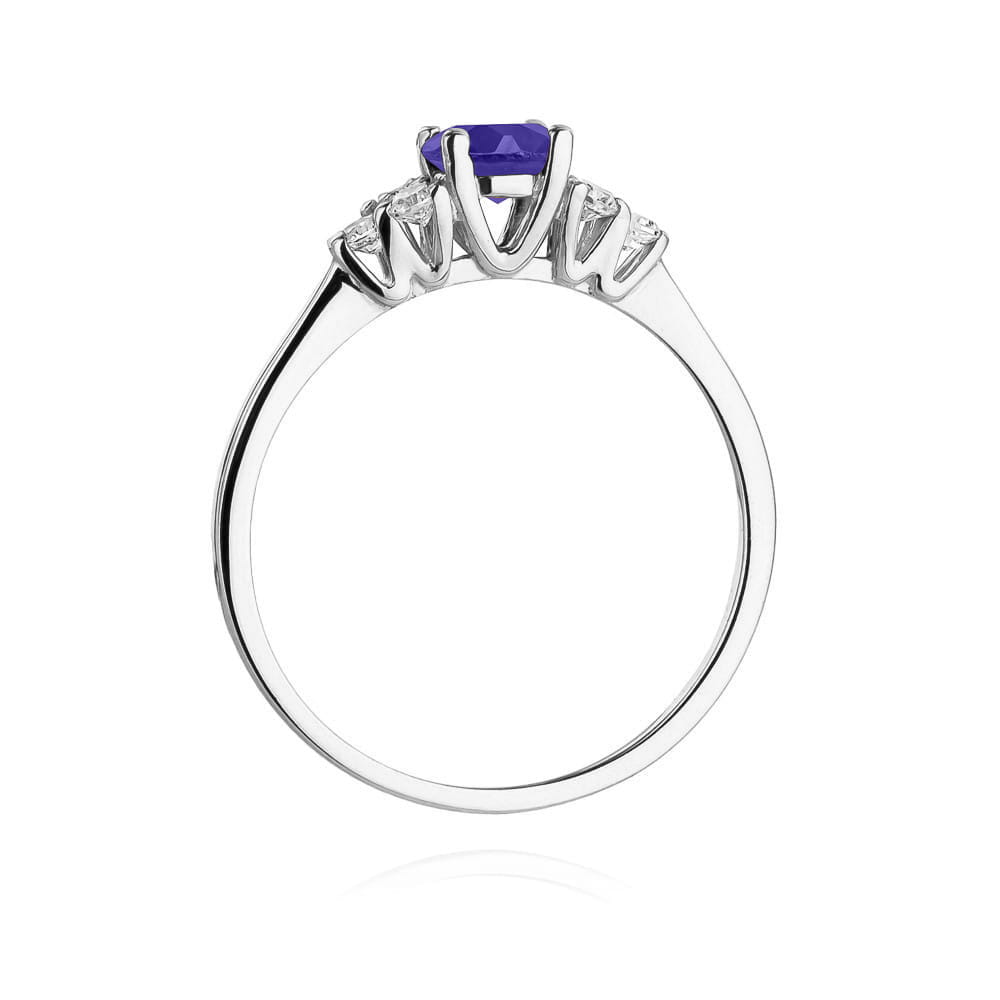 Gold Ring With Tanzanite And Diamonds