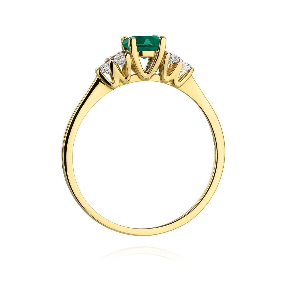 Gold Ring With Emerald And Diamonds