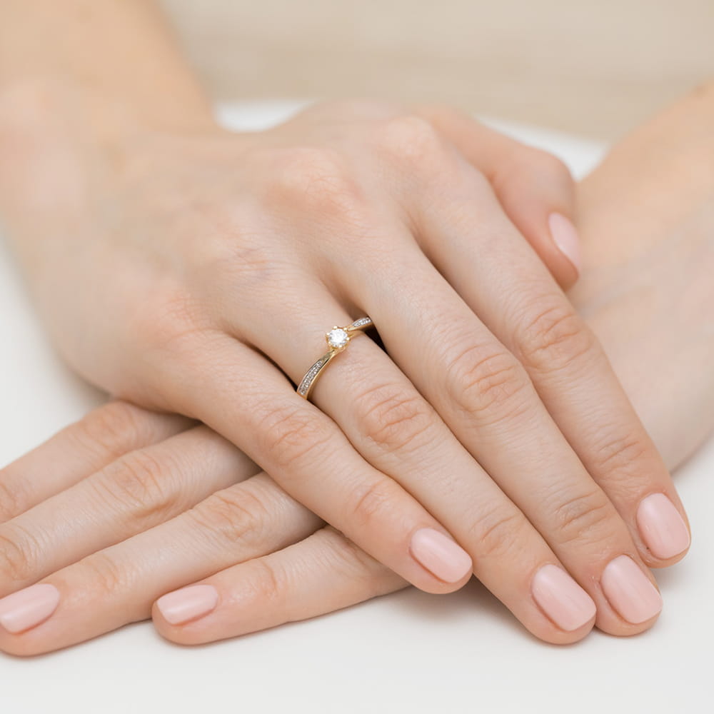 Auksinis Žiedas Su Deimantais